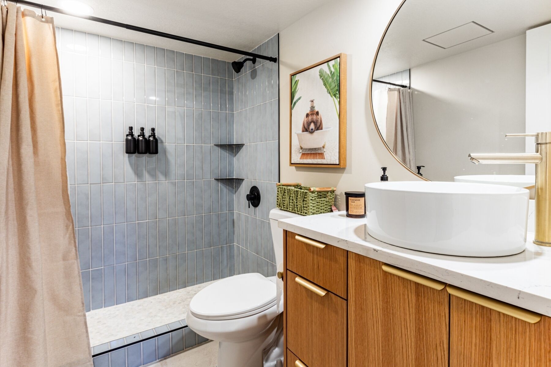 Shower, towels, soap, toilet paper