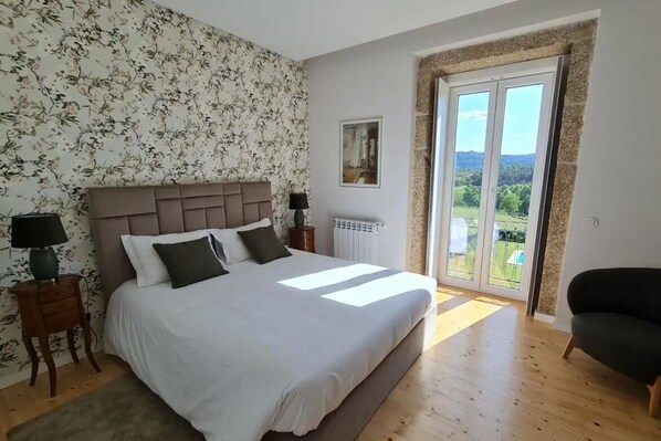 4 bedrooms, iron/ironing board, travel cot, WiFi