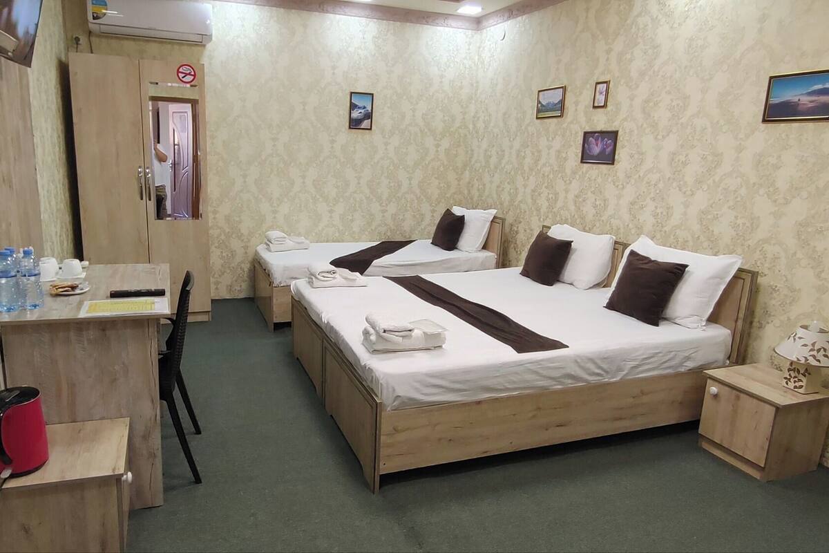 Triple Room | Desk, iron/ironing board, free WiFi