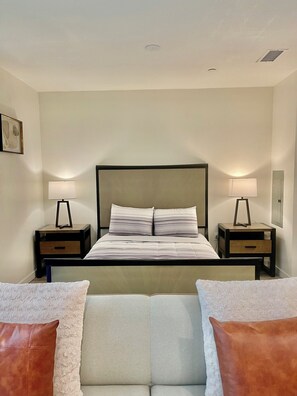 1 bedroom, iron/ironing board, WiFi, bed sheets - Cozy Hollywood at walk of fame (Los Angeles)