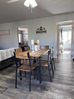 Dining - Serene haven "The Nest" in Wintergreen, close to activities and restaurants. (Wintergreen Resort)