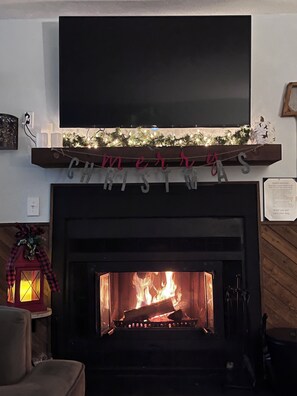 Interior - Serene haven "The Nest" in Wintergreen, close to activities and restaurants. (Wintergreen Resort)