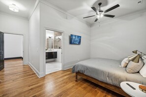 4 bedrooms, desk, iron/ironing board, WiFi
