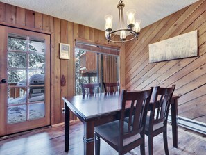 Dining - Lone Star Retreat – Cozy 1-Bedroom Condo with Mountain Views in Brian Head (Brian Head)