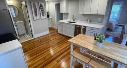 Spacious 3-bedroom apartment in lovely Millis with AC, WiFi