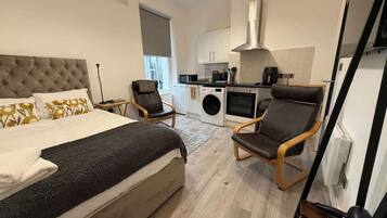 Iron/ironing board, free WiFi, bed sheets