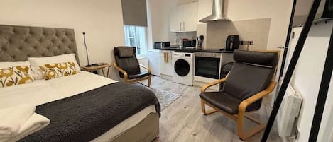 Iron/ironing board, free WiFi, bed sheets