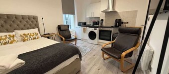 Cosy Studio Flat Central Colwyn Bay F2