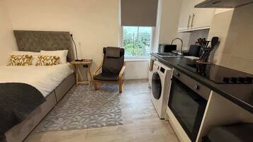 Iron/ironing board, free WiFi, bed sheets