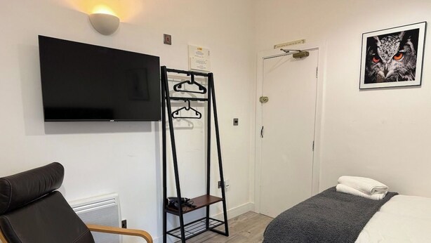Iron/ironing board, internet, bed sheets - Cosy Studio Central Colwyn Bay (Colwyn Bay)
