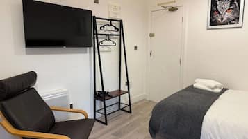 Iron/ironing board, Internet, bed sheets