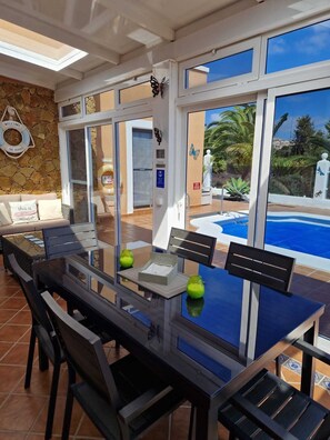 Dining - Luxury 3 bedroom villa overlooking golf course with private pool and Wi-fi (Caleta De Fuste)