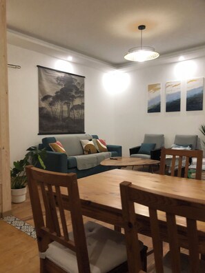 Interior - Charming, fully renovated apartment close to all amenities. (Strasbourg)