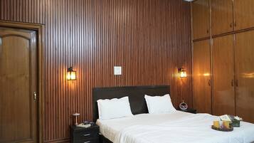 Superior Double or Twin Room, Garden View | In-room safe, desk, laptop workspace, blackout drapes