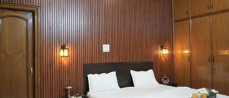 Superior Double or Twin Room, Garden View | In-room safe, desk, laptop workspace, blackout drapes