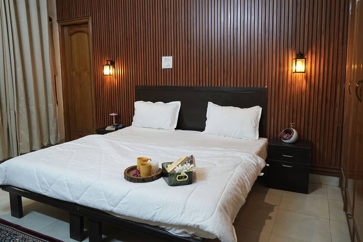 Superior Double or Twin Room, Garden View | In-room safe, desk, laptop workspace, blackout drapes