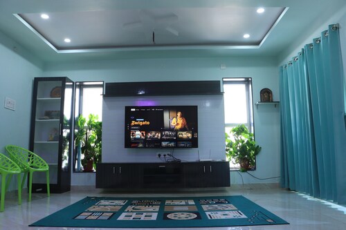  1st floor 3-bedroom beachfront apartment in Visakhapatnam with AC, WiFi