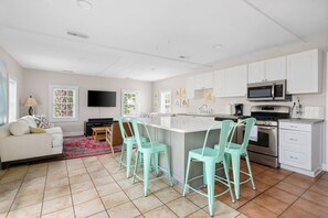 Interior - Folly Beach Compound - Near the Beach & Center St! (Folly Beach)
