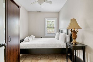 2 slaapkamers, een strijkplank/strijkijzer, wifi, beddengoed