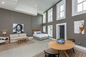 Presidential Suite, Multiple Beds, Ground Floor | Living area | 43-inch flat-screen TV with digital channels, Netflix, Hulu