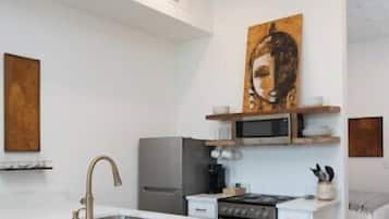 Premier Studio Suite, 1 Queen Bed | Living area | 43-inch flat-screen TV with digital channels, Netflix, Hulu