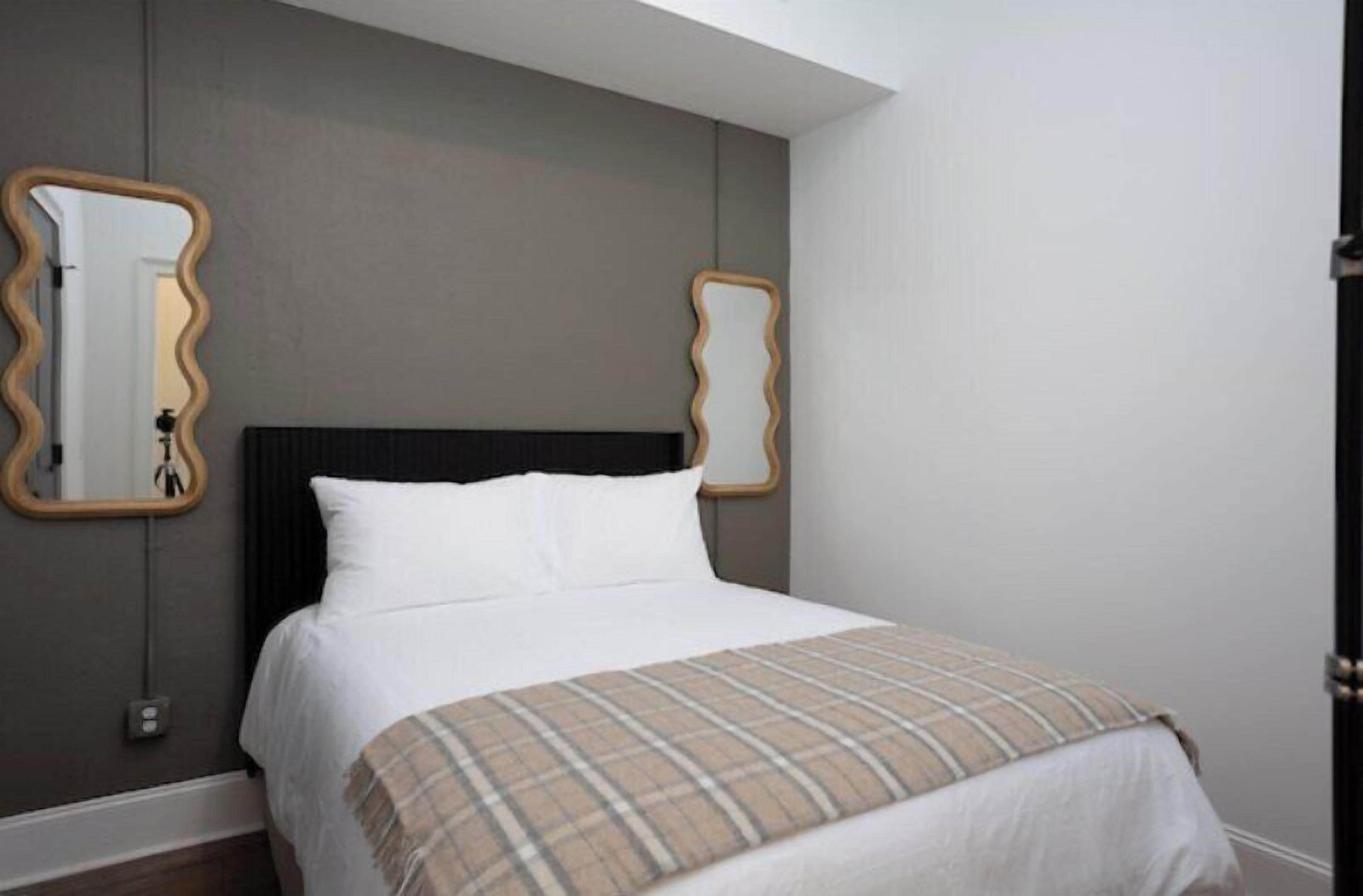 Premium Suite, 1 Queen Bed | Premium bedding, pillowtop beds, individually decorated