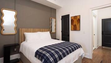 Premier Studio Suite, 1 Queen Bed | 1 bedroom, premium bedding, pillowtop beds, individually decorated