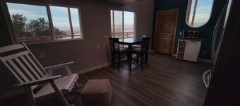 Charming casita on Lucky Tree Ranch horse ranch with 360° Views Ocean Mountains