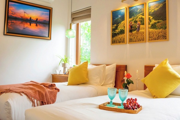 Premium bedding, desk, laptop workspace, free WiFi