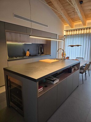 Private kitchen - House in Golf Emporda, three min. from Golf Emporda, at 7m, next to Pals beach. (Santa Maria de Solius)