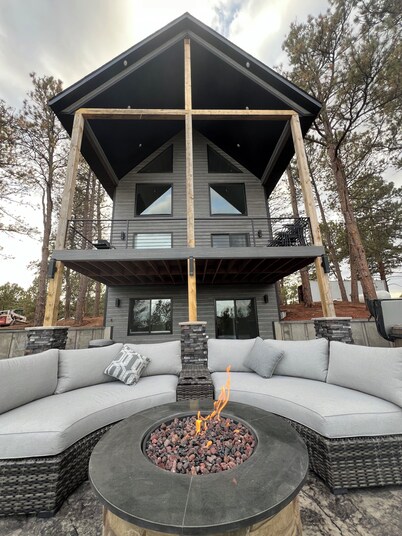 Beautiful Views & Private Hot Tub