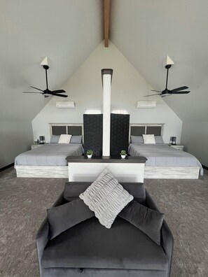 3 bedrooms, in-room safe, desk, iron/ironing board - Beautiful Views & Private Hot Tub (Hermosa)