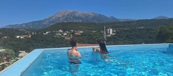 Exclusive villa "Sea La Vie" with sauna, pool and whirlpool 5 minutes from the beach  