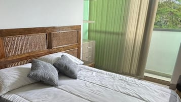 apartman, 2 hálószobával, erkély, kilátással a városra | 2 hálószoba, íróasztal, hangszigetelés és vasaló/vasalódeszka