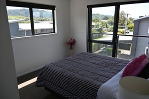 4 bedrooms, WiFi, bed sheets