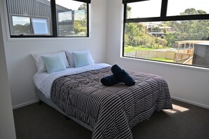 4 bedrooms, WiFi, bed sheets