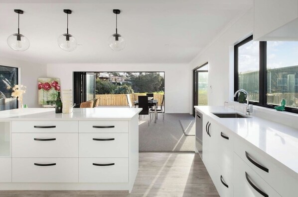 Interior - Modern Bach (Waihi Beach)