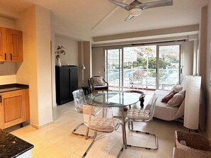 Living area - Sunny time-out in Mogán: modern vacation apartment in the south of Gran Canaria (Lomo Quiebre)