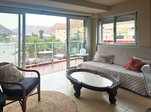Living area - Sunny time-out in Mogán: modern vacation apartment in the south of Gran Canaria (Lomo Quiebre)