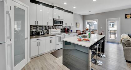 Luxury in Laurel-8 guests+1 Baby,4 beds,2.5 bath,Dbl Grg,discount w direct book.