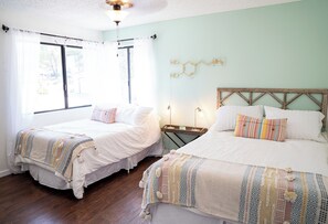 2 soverom, skrivebord, strykejern/-brett og wi-fi (inkludert)