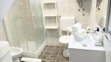 Huoneisto | Kylpyhuone | Hiustenkuivaaja