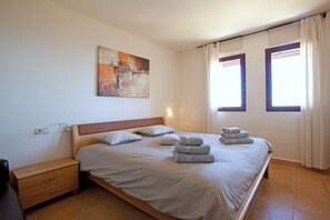 Departamento | 2 habitaciones y tabla de planchar con plancha 