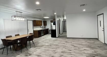 Modern 3-bedroom 2-Bathroom home Conveniently located next to Texas Roadhouse!