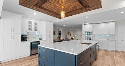 4 Bedroom Waterfront Pool Home near charming downtown New Port Richey