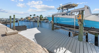 4 Bedroom Waterfront Pool Home near charming downtown New Port Richey
