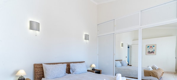 4 quartos, ferros/tábuas de passar roupa, Wi-Fi de cortesia