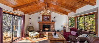 Luxury 4-bedroom chalet with stunning views in Arrowhead Woods