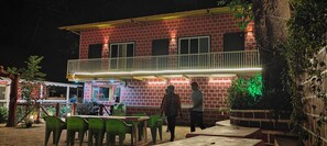 Ruokailu omassa huoneessa