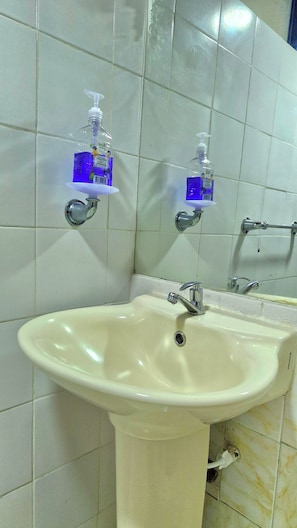 Double Room | Bathroom